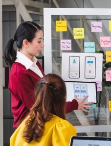 Reduzieren Sie Risiken und steigern Sie die Nutzerbindung mit Design-Tests durch A/B- und Usability-Methoden.